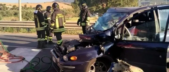 Incidente mortale sulla 106, aperto un fascicolo per omicidio stradale: tre gli indagati
