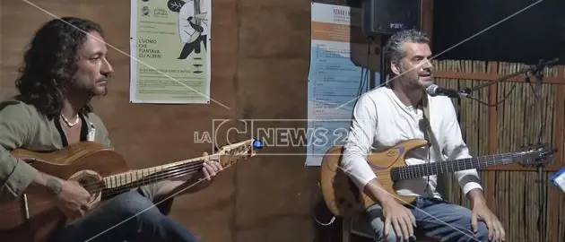 La lentezza creativa (candaliare) con cui Macagnino invoglia a tornare alla terra