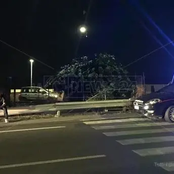 Dramma a Roccella, 24enne travolto e ucciso da un treno mentre attraversa i binari in bici