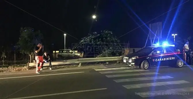 Dramma a Roccella, 24enne travolto e ucciso da un treno mentre attraversa i binari in bici