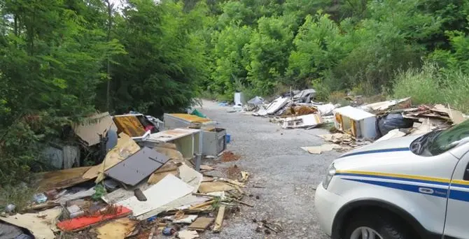 Discariche abusive nella Sila: sotto sequestro sei aree a San Giovanni in Fiore