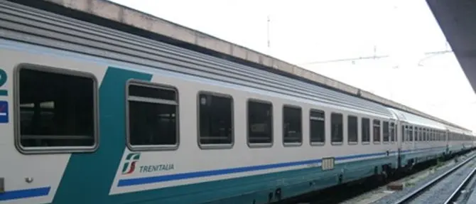 In Calabria il distanziamento sui treni non c'è dal 24 luglio ma ora la Regione “valuta”