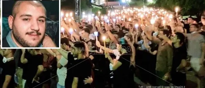 Travolto e ucciso da un treno, in migliaia a Roccella per ricordare Ludovico