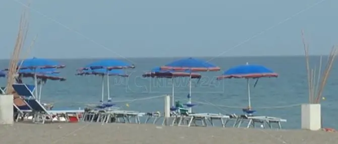 Il sindaco obbliga i locali a stare aperti fino a tarda notte, protestano gli operatori