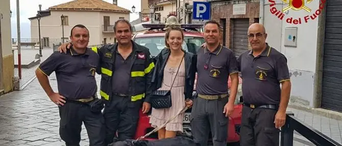 Turista si smarrisce e si blocca vicino un dirupo, salvata dai vigili del fuoco