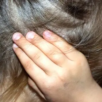 Abusi sessuali su due sorelline, arrestato zio orco: è un 40enne crotonese