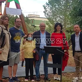 Castrovillari senza barriere, inaugurata l’altalena per diversamente abili