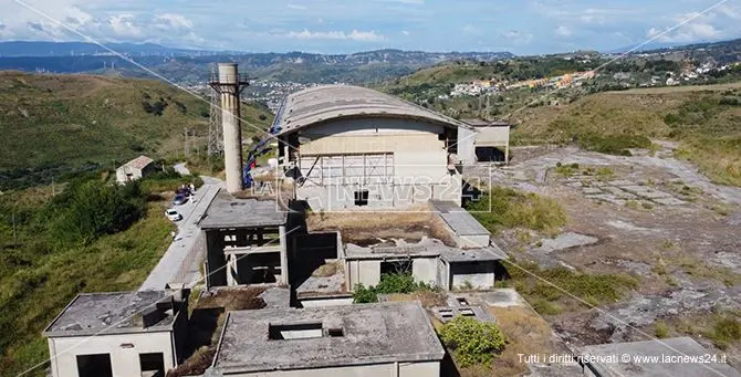 Catanzaro, parte la demolizione dell’ex cementificio: diventerà un centro per anziani