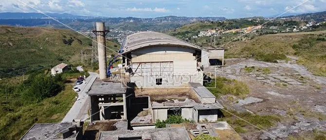Catanzaro, parte la demolizione dell’ex cementificio: diventerà un centro per anziani