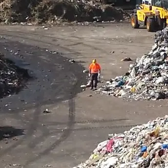 La Calabria annega nei rifiuti mentre il trasporto fuori regione procede a rilento