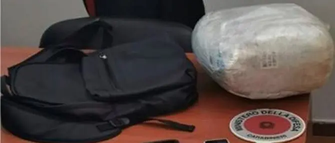 Sul treno con tre chili di marijuana nello zaino, arrestato 29enne