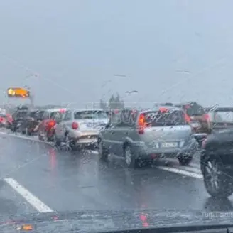 Villa San Giovanni, code da incubo agli imbarchi per la Sicilia: ora la fila supera i 15 chilometri