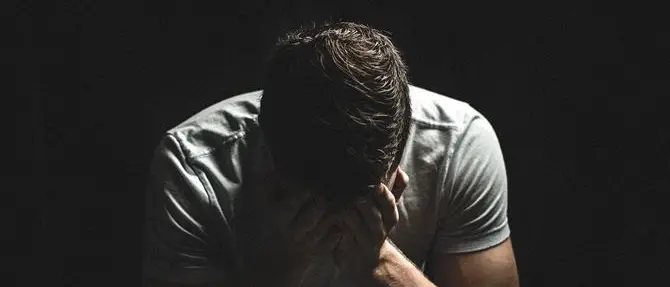 Rende, tenta il suicidio per una delusione d'amore: i carabinieri lo salvano