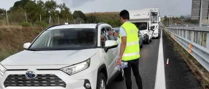 Esodo estivo, altro giorno da incubo per gli imbarchi dalla Calabria alla Sicilia: 3 ore di attesa