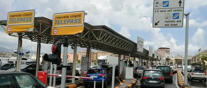 Esodo estivo, in tutta la Calabria traffico in aumento e ancora code a Villa San Giovanni