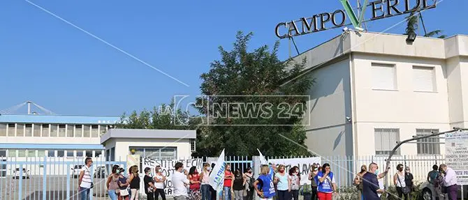 Castrovillari, protestano i lavoratori stagionali della cooperativa Osas Campoverde