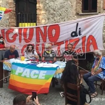 Riace, il popolo di Lucano torna in piazza per i migranti: «Giornata di digiuno e riflessione»