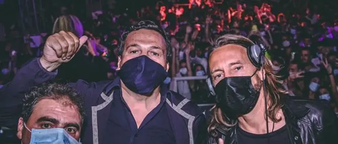 L’assessore Orsomarso in discoteca con il dj Bob Sinclar ma in pista c’è una calca a rischio covid