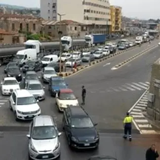 Villa San Giovanni, agli imbarchi anche oggi tre ore d’attesa e traffico in tilt