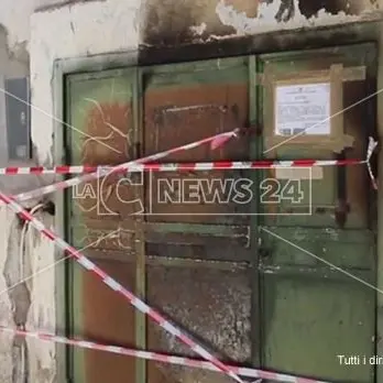 Il branco che ha umiliato e incendiato casa a un invalido e il vuoto morale che lascia