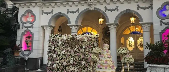 Il Castello del boss delle cerimonie chiuso per coronavirus: positivi tre dipendenti