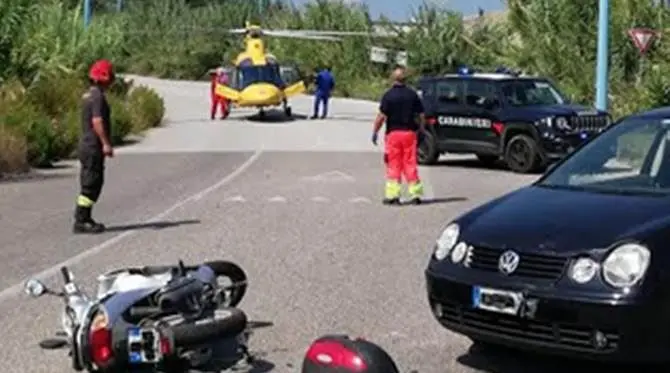 Incidente lungo l'ex statale 522 nel Vibonese, auto contro moto: un ferito