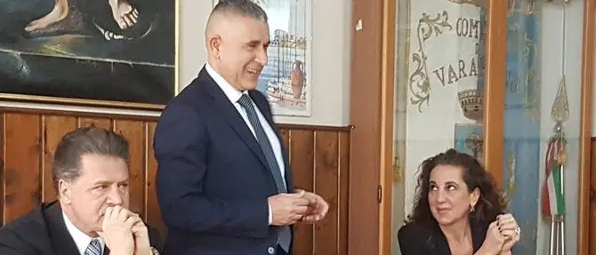 Varapodio, il sindaco di Fdi indagato per la gestione migranti ha incarichi in Rai da 10 anni