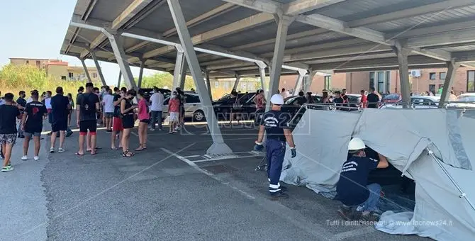 Coronavirus Calabria, i giovani della movida in fila per i tamponi anche a Catanzaro