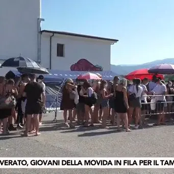 Paura da Covid, in fila dall’alba col numerino per il tampone: oltre 800 test a Soverato