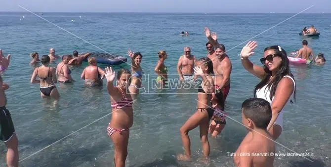 Ferragosto sul Tirreno Cosentino, qui il Covid sembra non far paura: boom di presenze