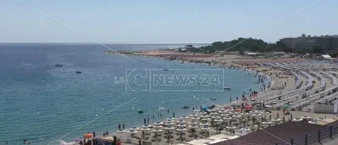 Il mare di Soverato calamita irresistibile: le interviste ai bagnanti di Ferragosto