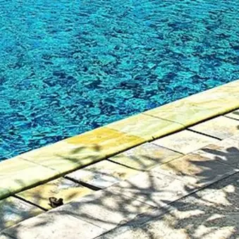 Tragedia in Puglia, bimbo di 20 mesi muore annegato in piscina