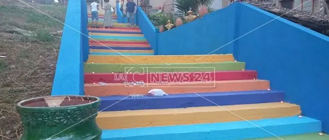 Seminara, a riqualificare la scalinata dei ceramisti ci pensano volontari ed emigranti