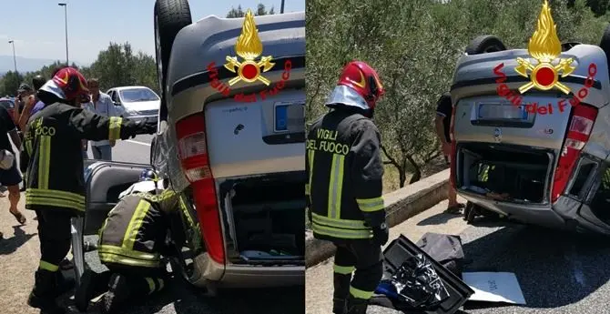 Incidente a Lamezia, giovane perde il controllo dell'auto che si ribalta: ferita