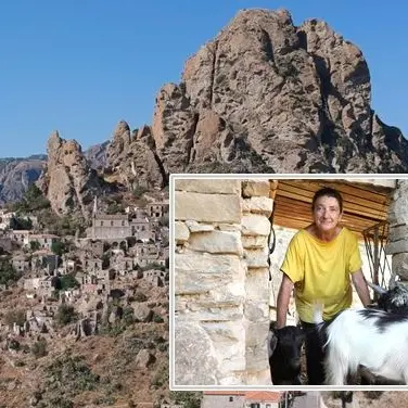 La donna che sussurra alle capre, ecco l’ultimo abitante di Pentedattilo