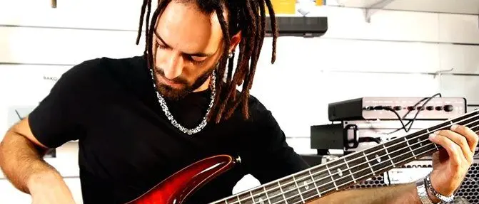 Da Maida al Giappone: il bassista calabrese Cucè debutta con la Hoshino Gakki