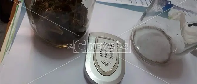 San Sosti, polizia municipale ritrova droga in una casa abbandonata