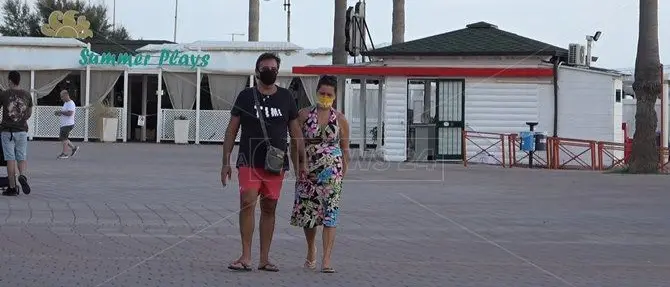 Obbligo mascherine dalle 18, il sindaco di Falerna: «Bene, sembra ad hoc per noi»