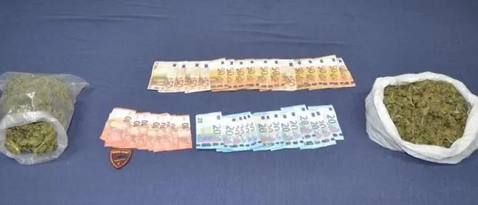 Rosarno, sorpresi in auto con un chilo di marijuana: due arresti