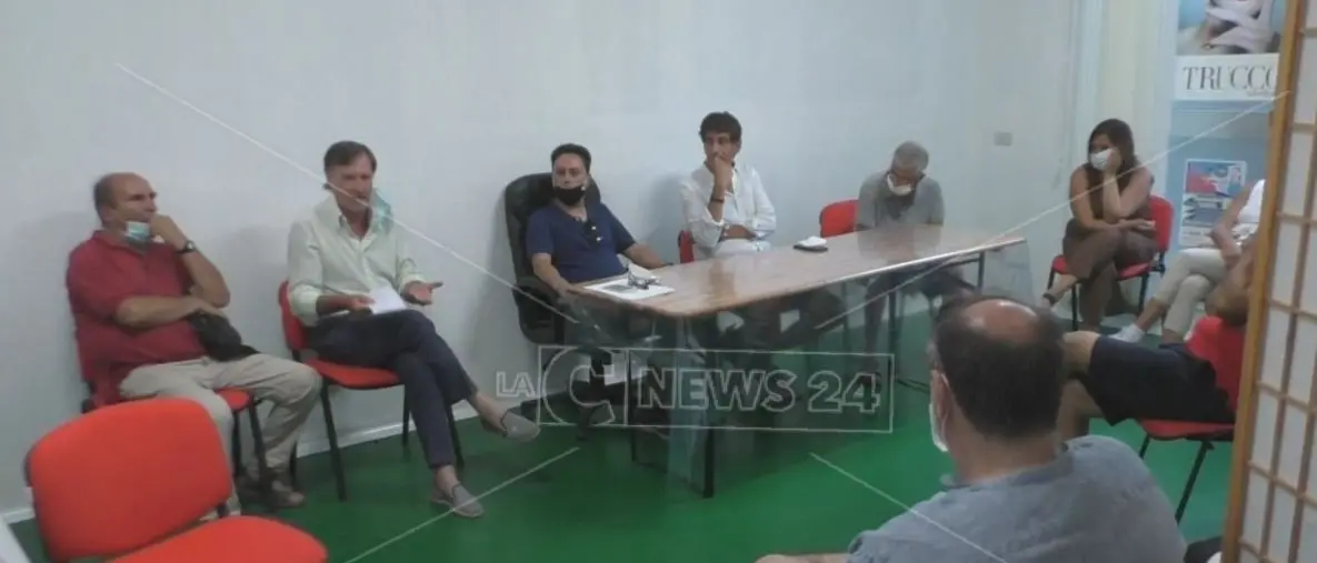 Tansi fa marcia indietro: nessun candidato a sindaco di Soverato, Gagliardi in pectore solo poche ore