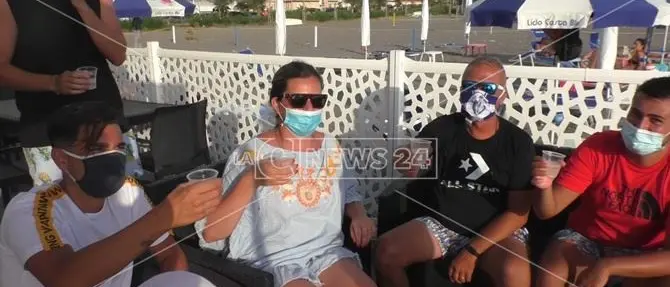 Coronavirus: obbligo mascherina dalle 18, nelle spiagge calabresi si rispettano le regole?
