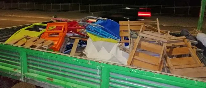 Falerna, aggrediti gli agenti impegnati a rimuovere gli ombrelloni “abusivi”