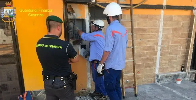 Sibari, furto di energia elettrica: denunciato il titolare di una discoteca