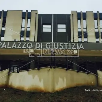 Corigliano Rossano, cartellonistica pubblicitaria da Far West: servono regole