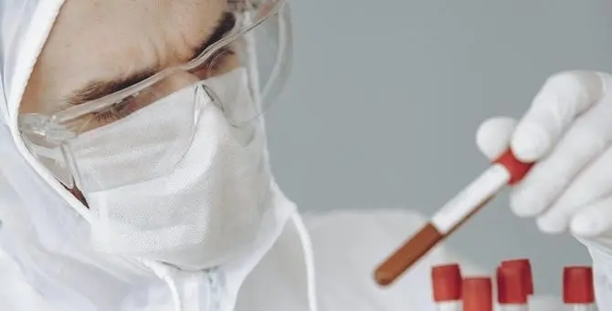 Virus più contagioso ma meno mortale: la cattiva notizia in realtà potrebbe essere buona