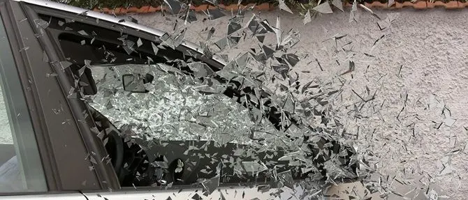 Auto distrutte ad Aprigliano, il 34enne finisce in carcere: aveva agito in preda alla cocaina