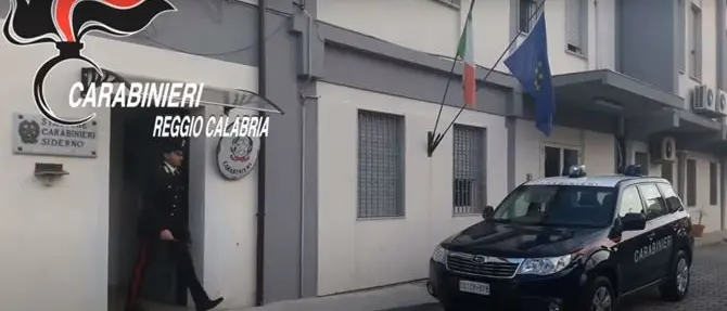 Siderno, appiccava il fuoco ai rifiuti: 55enne inchiodato dalle telecamere