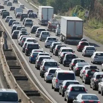 Traffico, al via il controesodo: weekend da bollino rosso su strade e autostrade