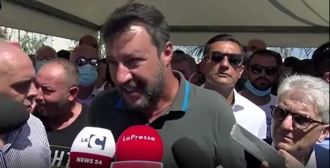 Salvini “smentisce” la Santelli: «Discoteche? Più sicuro tenerle aperte»