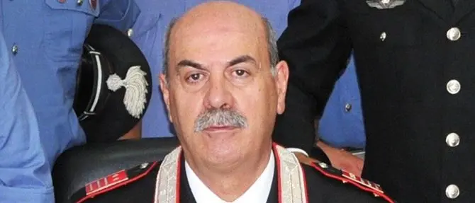 In pensione dopo 47 anni, carabinieri omaggiano il luogotenente Campo